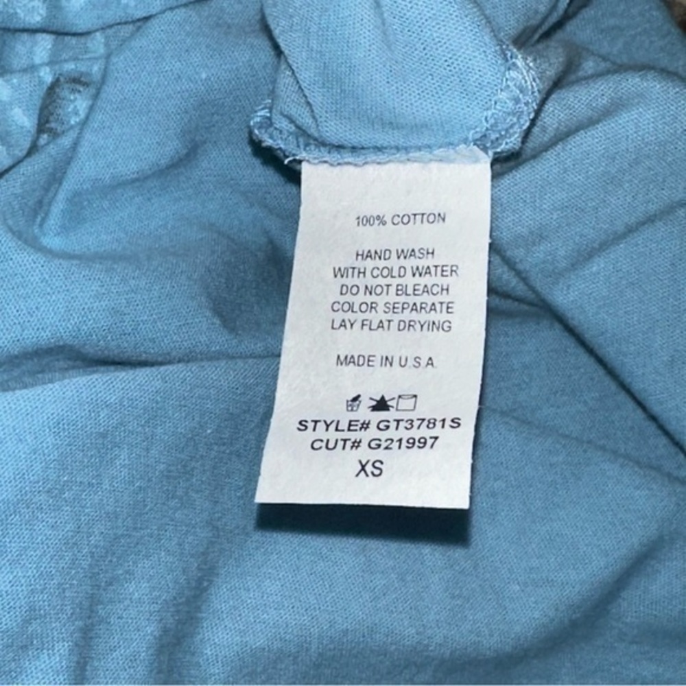 579 Vintage Y2K Size XS Pale Blue Feathered Crown Graphic Short Sleeve T-Shirt - Picture 4 of 4